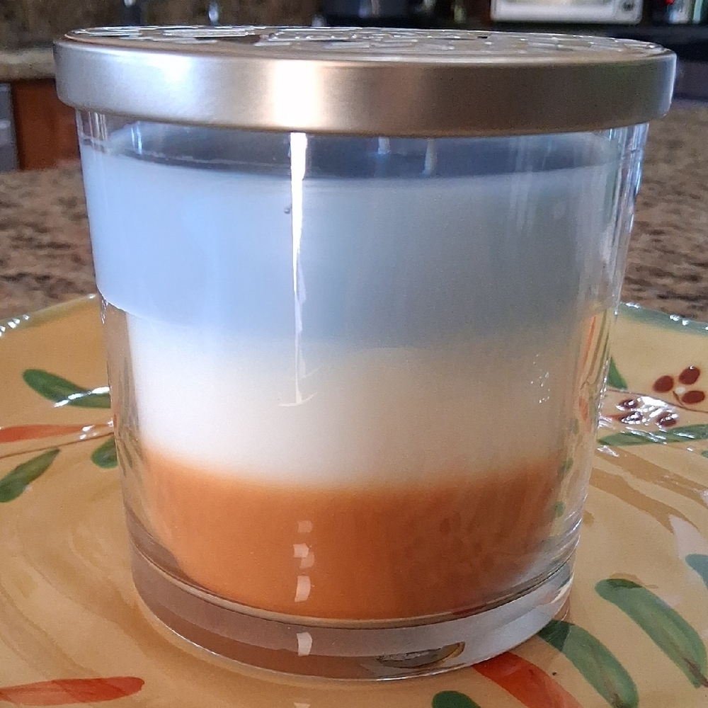 Tuscany Ocean View Scented Jar Candle - Blue & White. NWT. Delicious Scent!! - Picture 2 of 9